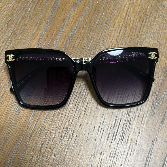 Chanel Black Oversized Sunglasses with Gold Logo - Picture 1 of 6